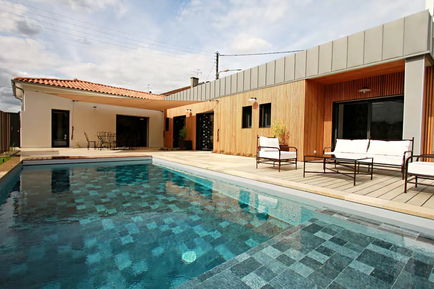 Extérieur et piscine du Clos des Izards